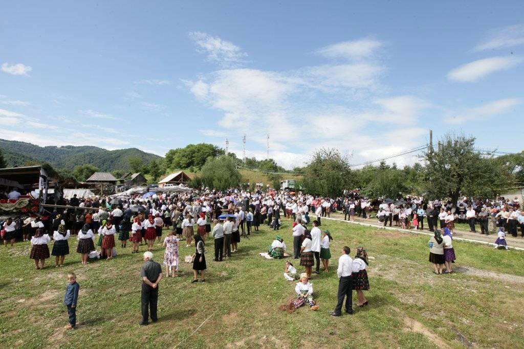 Hramuri și sfințiri la  lăcașe de cult din Maramureș 56103