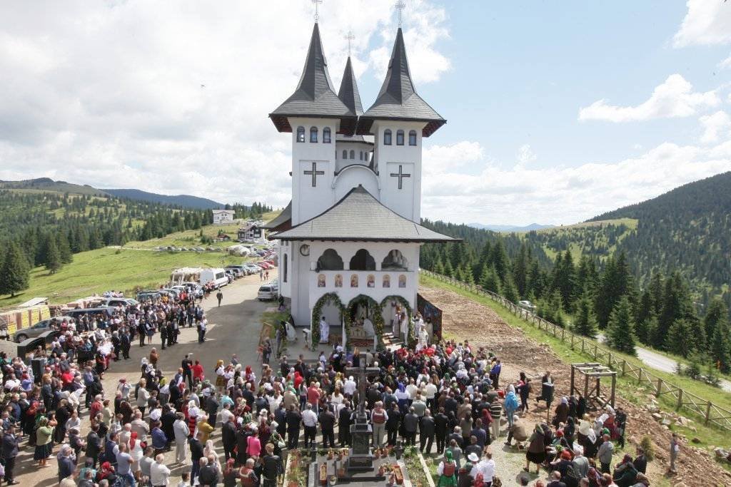 Hramuri și sfințiri la  lăcașe de cult din Maramureș 56106