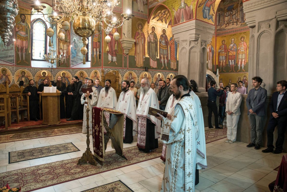 Simpozion internaţional de istorie la Mănăstirea Putna 56145