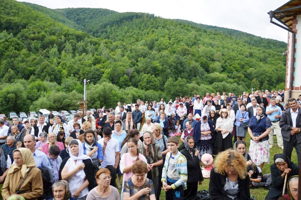 Slujiri arhierești în Duminica a V-a după Rusalii 56112