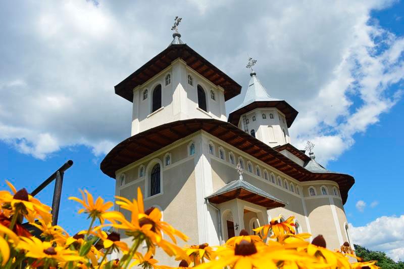 O nouă poartă a cerului în Arhiepiscopia Romanului şi Bacăului 56084