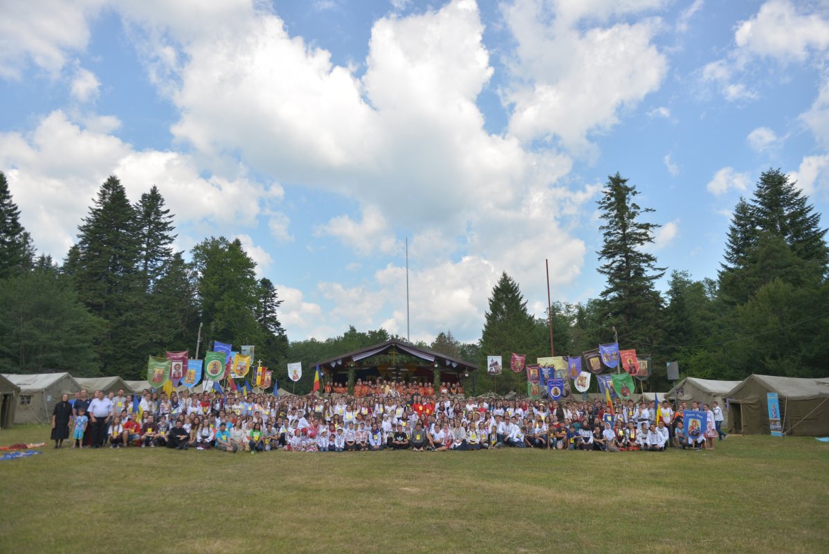 „Tinerii sunt invitaţi să-L cunoască pe Dumnezeu şi să nu-L uite niciodată“ 56044