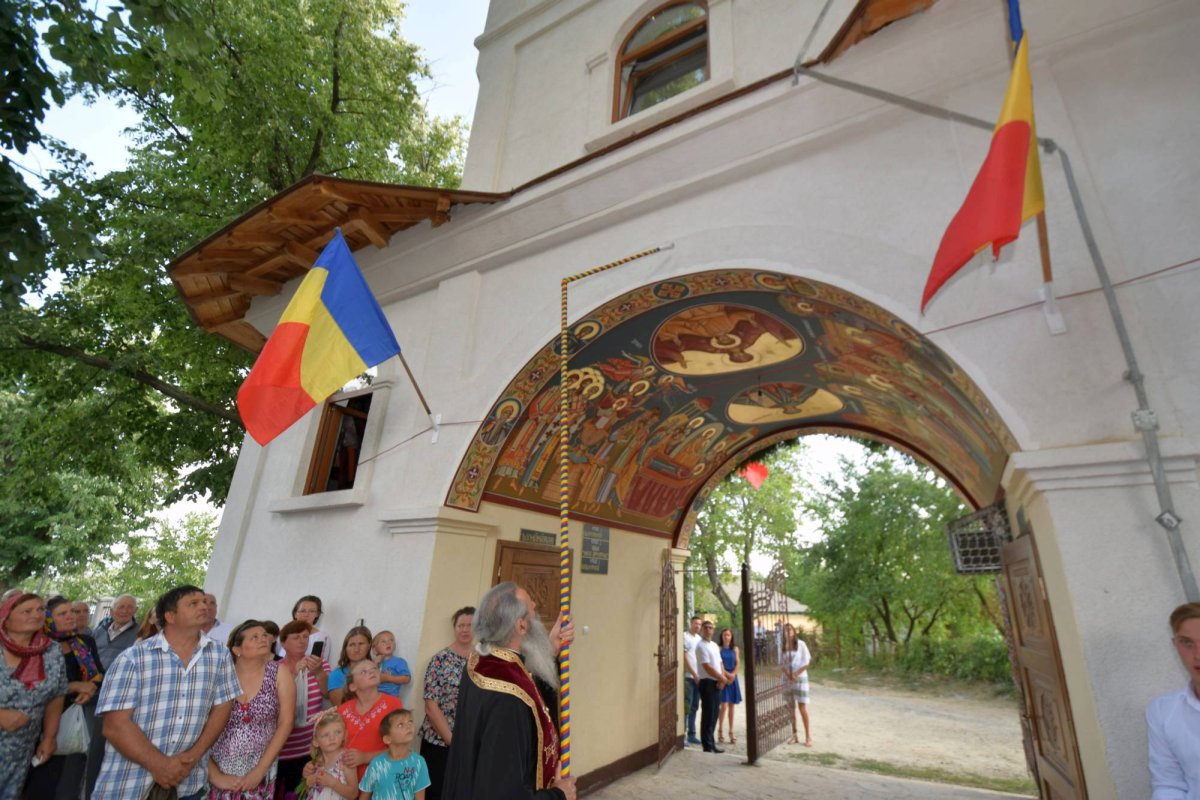 Aşezământul-clopotniţă din Parohia Hândreşti, sfinţit de IPS Mitropolit Teofan 55985