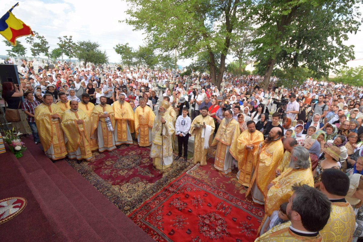 „Frumuseţea unei biserici se împlineşte numai atunci când ea este plină de credincioşi“ 55975