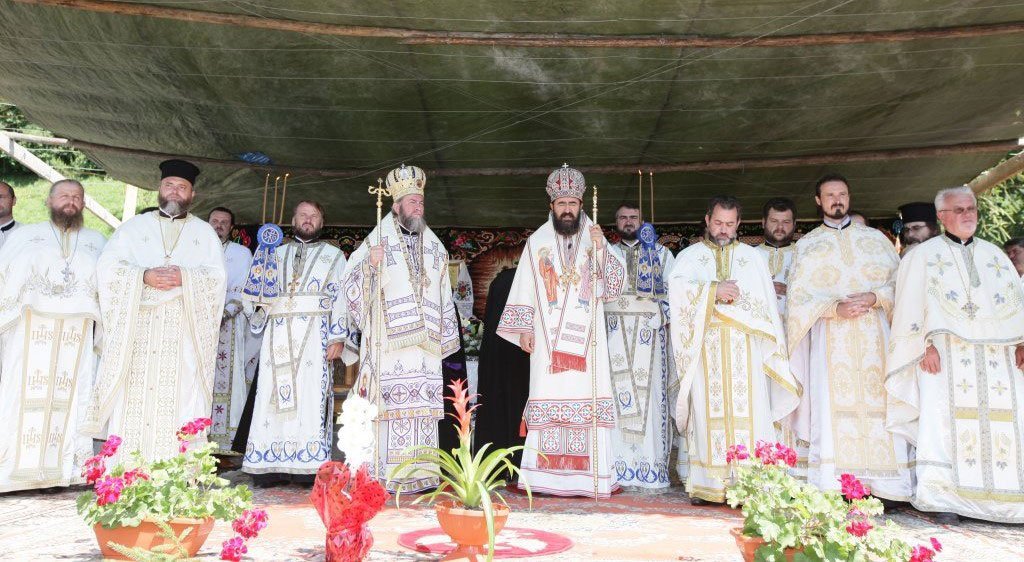 Târnosiri și slujiri arhierești, în Duminica a V-a după Rusalii 55990