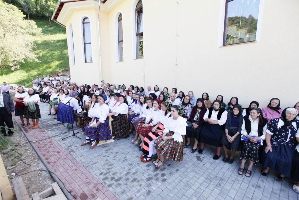 Târnosiri și slujiri arhierești, în Duminica a V-a după Rusalii 55994