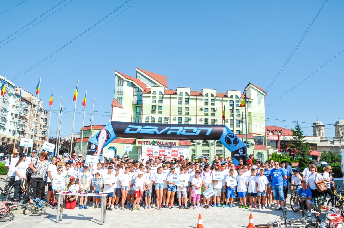 Activități cu tinerii în Arhiepiscopia Târgoviștei 55970