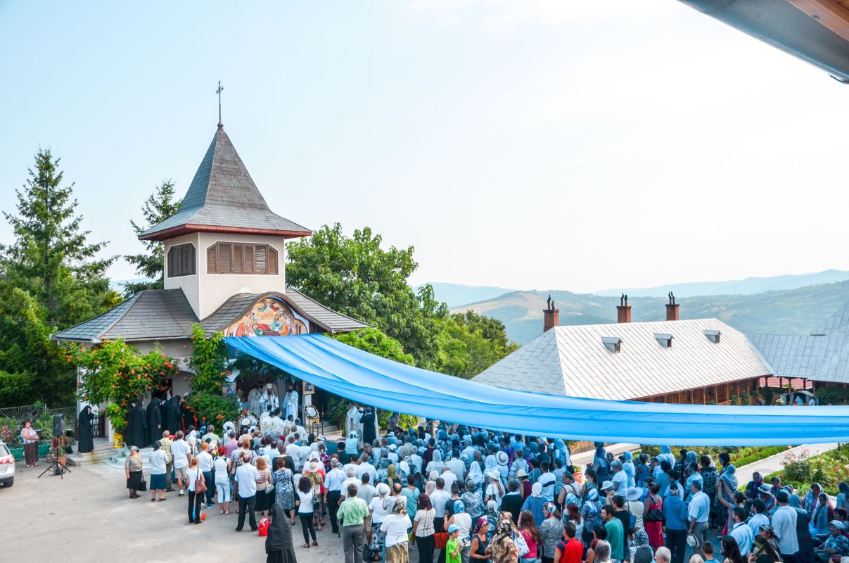 Hramul Mănăstirii „Sfânta Ana” din Orşova 55936