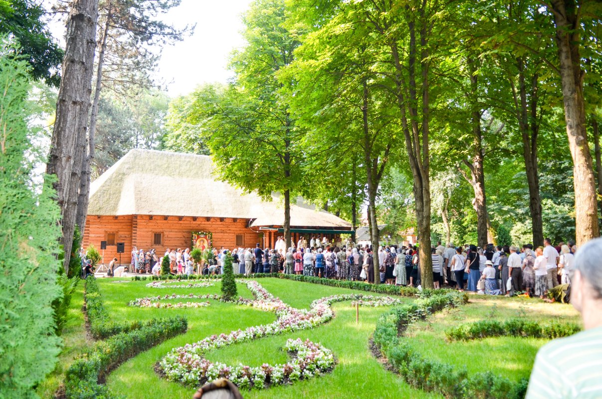 Zi de hram la Mănăstirea Lacu Sărat 55900