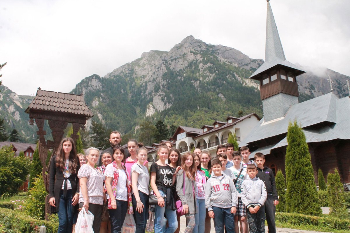 Pelerinaje pentru copiii din Sântana, Arad, şi Slobozia Conachi, Galaţi 55823