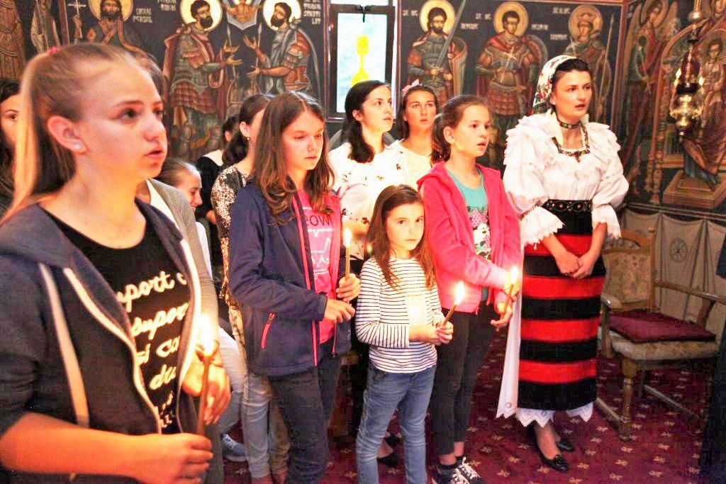 Tabără pentru 45 de tineri la Mănăstirea Chiuzbaia, Maramureș 55782