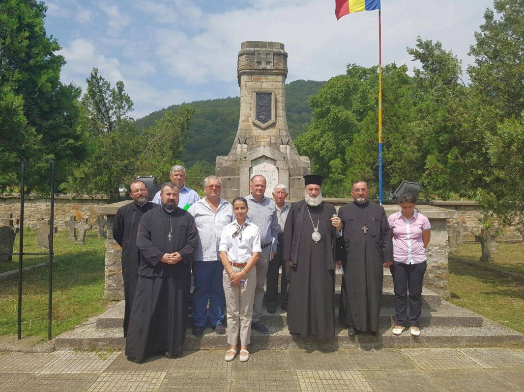 Vizită arhierească la Cimitirul Eroilor din Poiana Sărată 55773