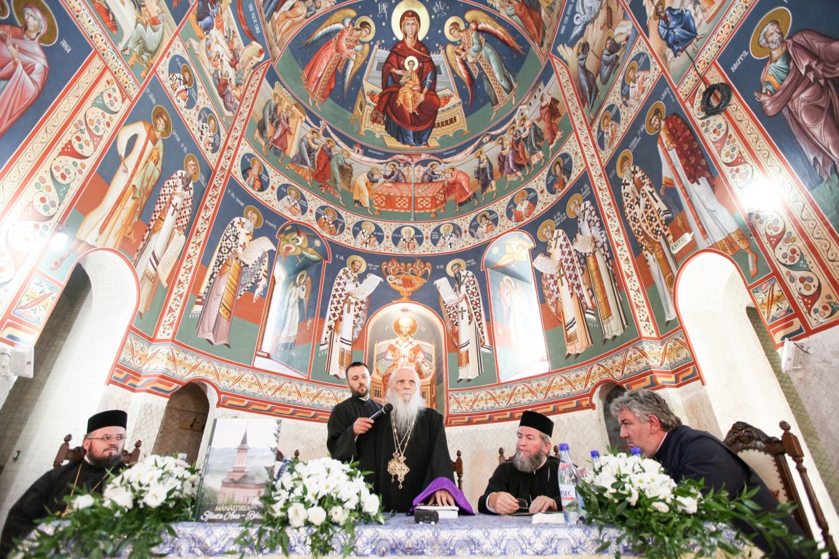 Nouă decenii de viaţă monahală la Rohia 55741