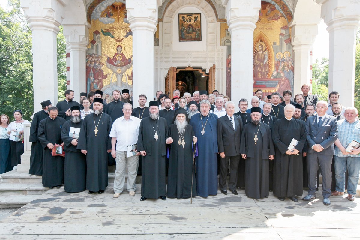 Nouă decenii de viaţă monahală la Rohia 55743