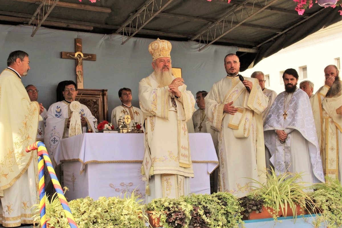 Slujiri arhierești în Duminica a 6-a după Rusalii 55601