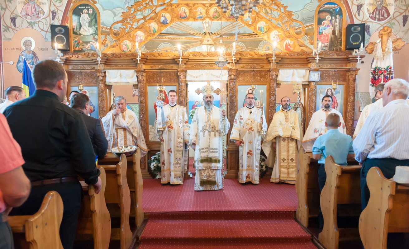 Slujiri arhierești în Duminica a 6-a după Rusalii 55602