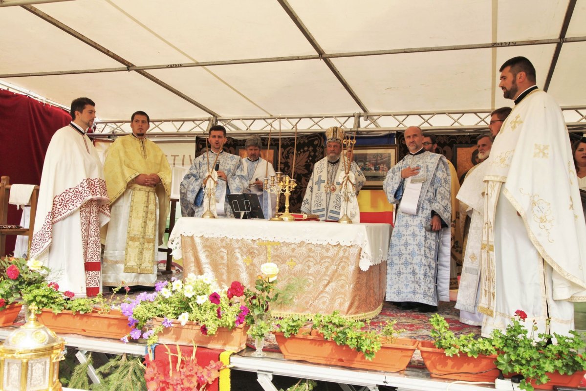 Slujiri arhierești în Duminica a 6-a după Rusalii 55603