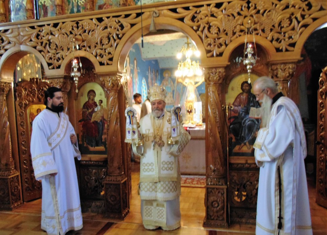 Slujiri arhierești în Duminica a 6-a după Rusalii 55605