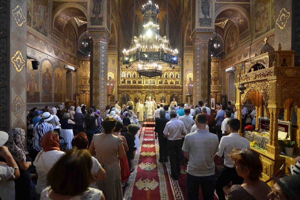 Slujiri arhiereşti în eparhii din Muntenia și Dobrogea 55631