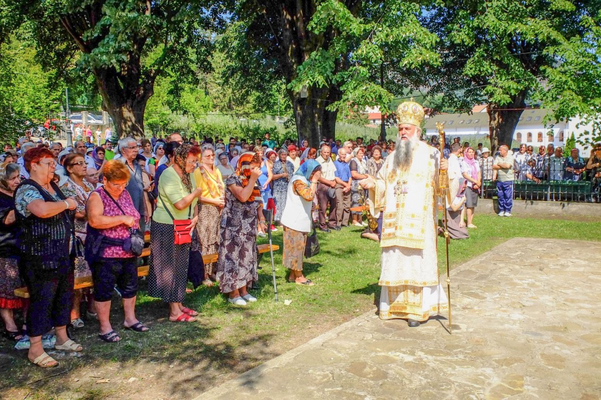 Liturghie arhierească la Altarul de vară al Mănăstirii Cozia 55557