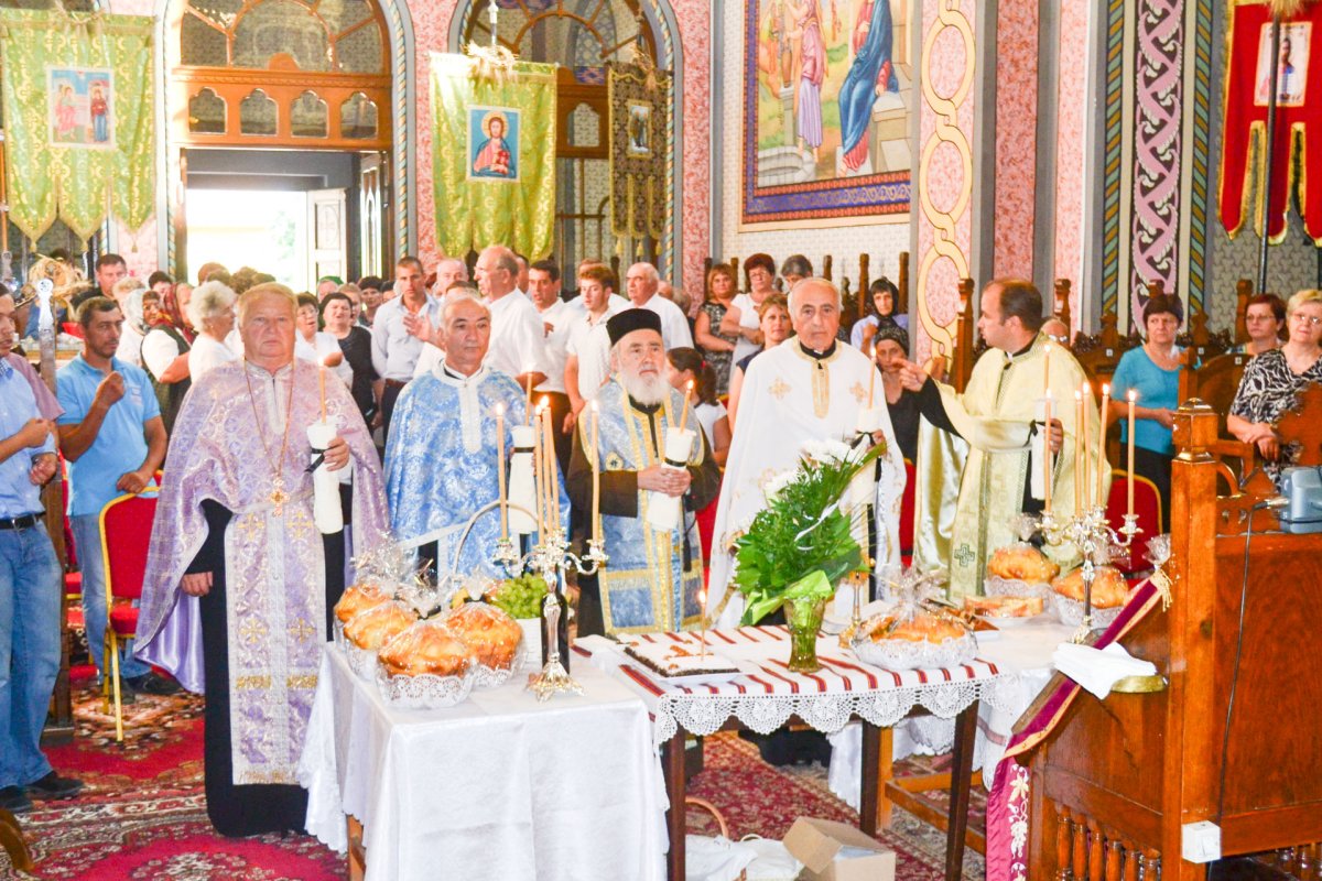 Prezență arhierească la zilele comunei Vinga 55560