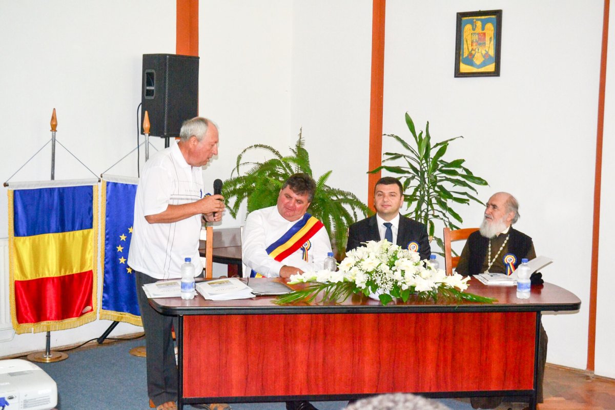 Prezență arhierească la zilele comunei Vinga 55561