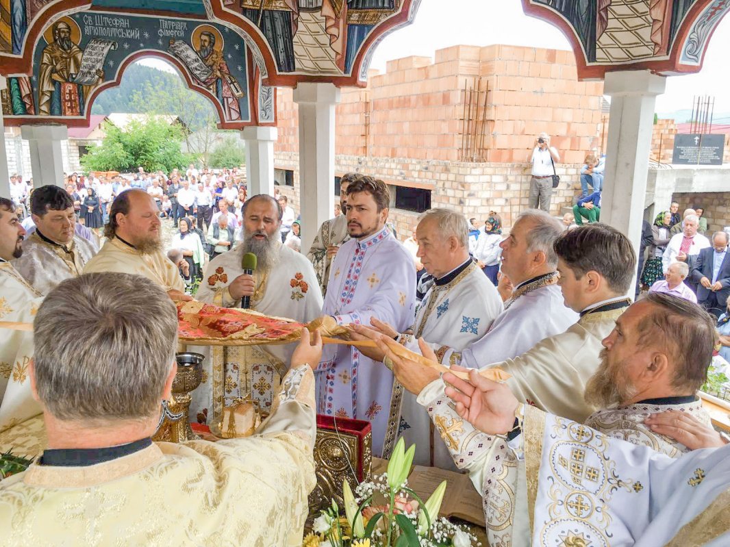 Hramul Parohiei Ortodoxe din Ruscova 55524