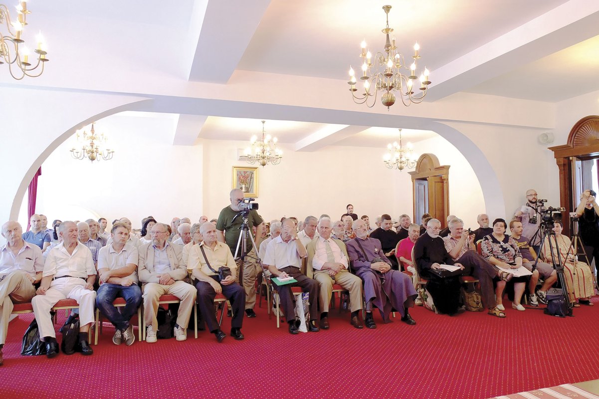 Simpozion naţional la Râmnicu-Vâlcea 55468