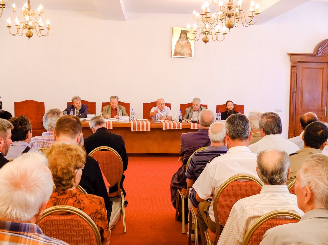 Simpozion naţional la Râmnicu-Vâlcea 55469