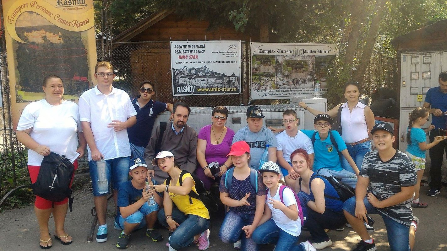 Tabără de creație pentru tineri cu dizabilități, la Teliu - Brașov 55371