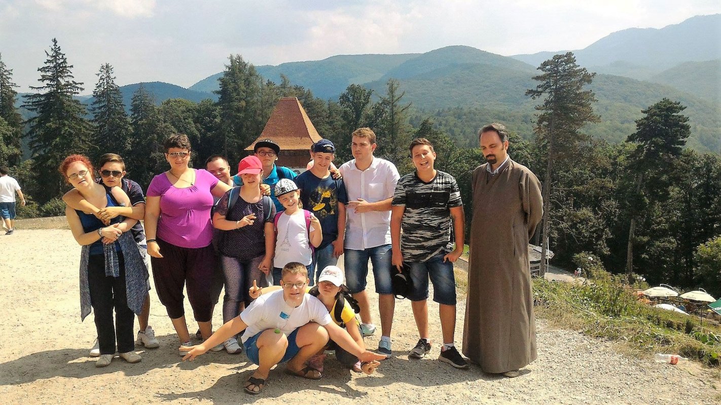 Tabără de creație pentru tineri cu dizabilități, la Teliu - Brașov 55372