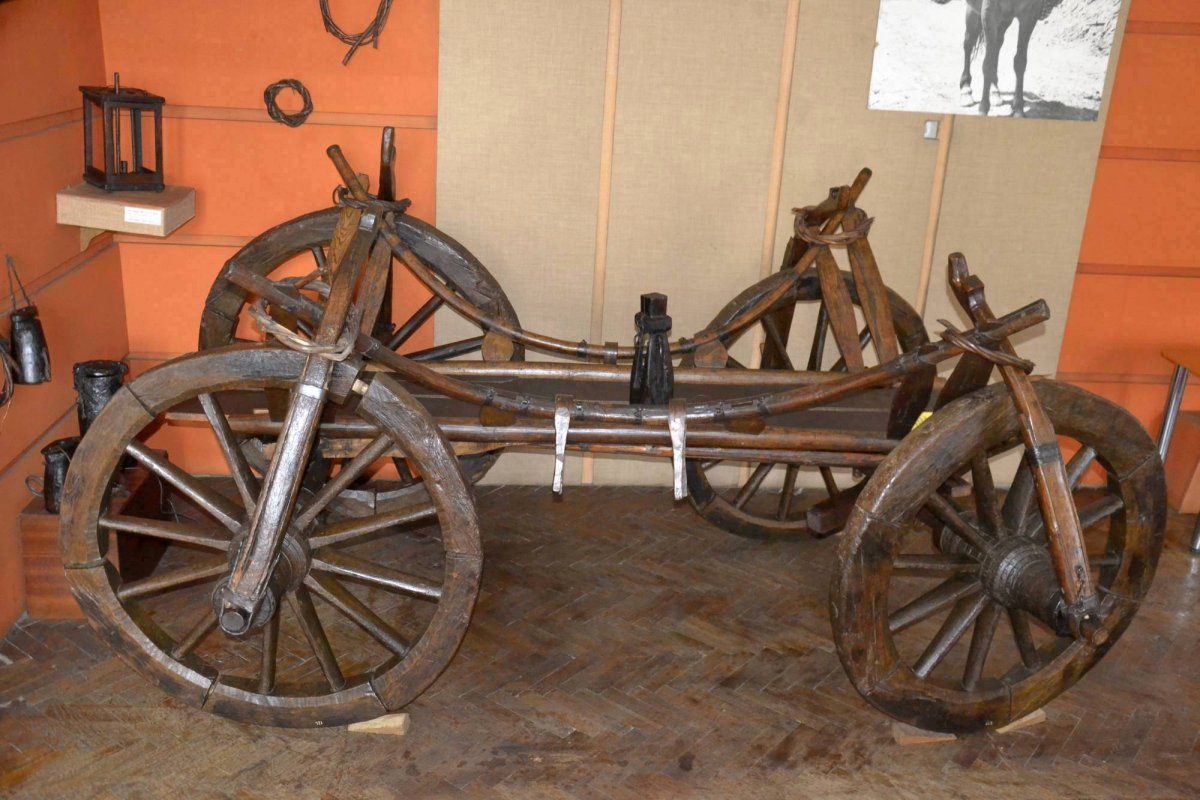 Istoria cioplită în lemn a Câmpulungului 55339