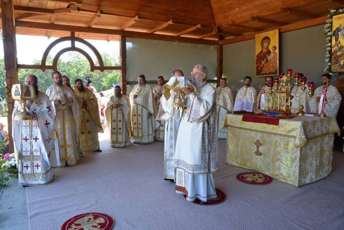 Liturghie arhierească la Mănăstirea Basaraba din judeţul Iaşi 55273