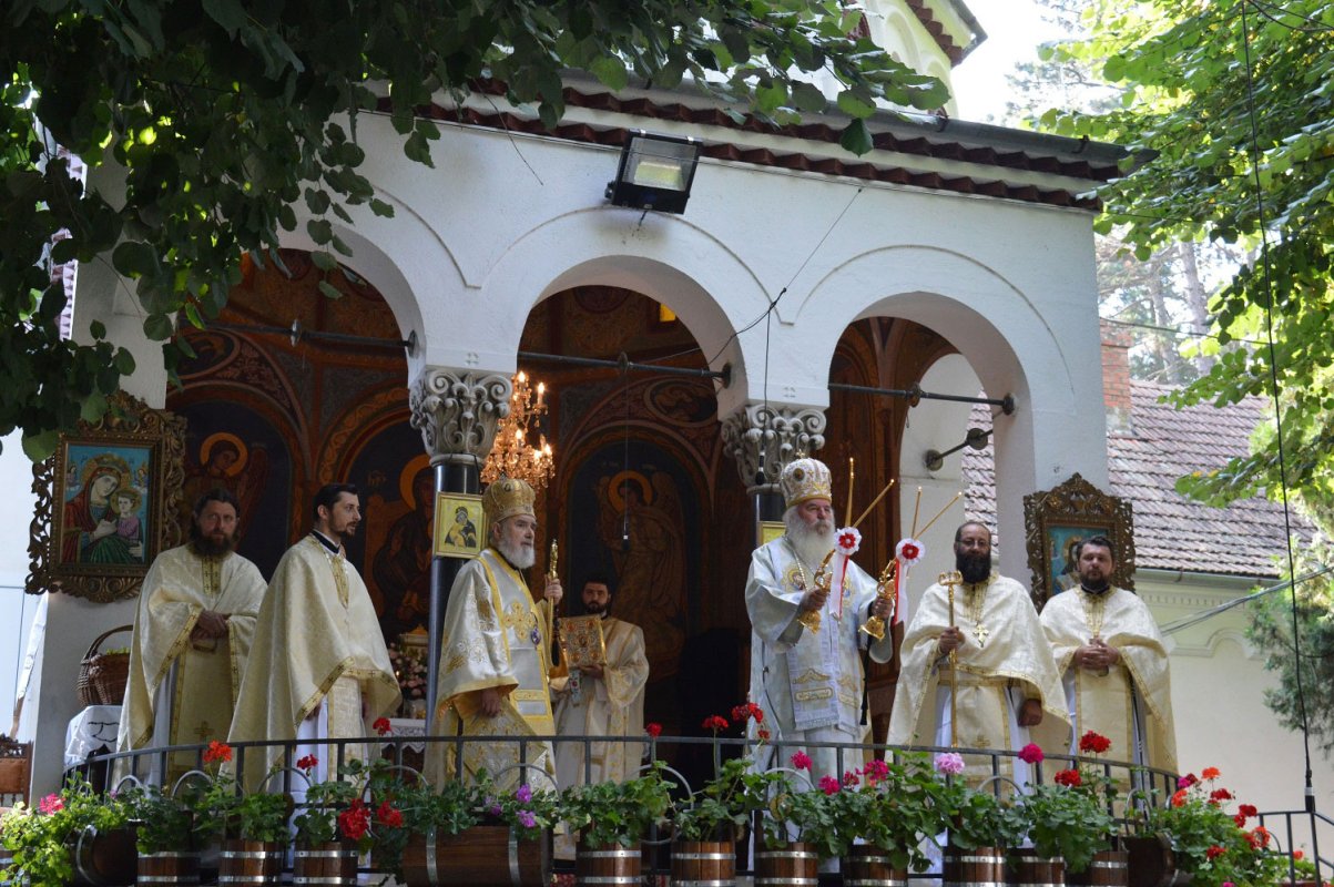 Praznicul Schimbării la Față în Mitropolia Banatului 55288