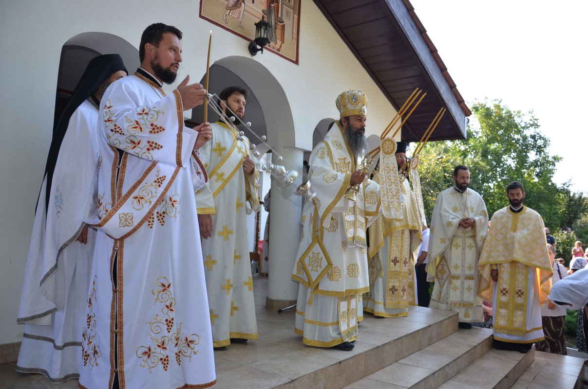 Praznicul Schimbării la Față în Mitropolia Banatului 55291