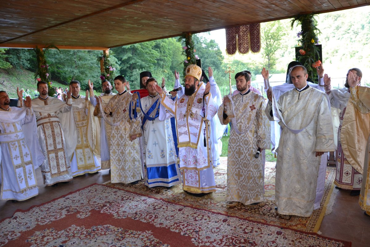 Praznicul Schimbării la Față în Mitropolia Banatului 55296