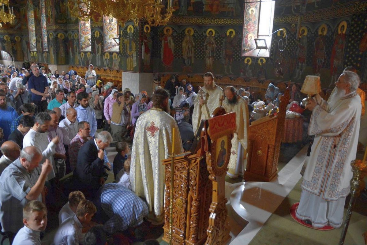 „În timpul rugăciunii, să avem mintea coborâtă în inimă“ 55207