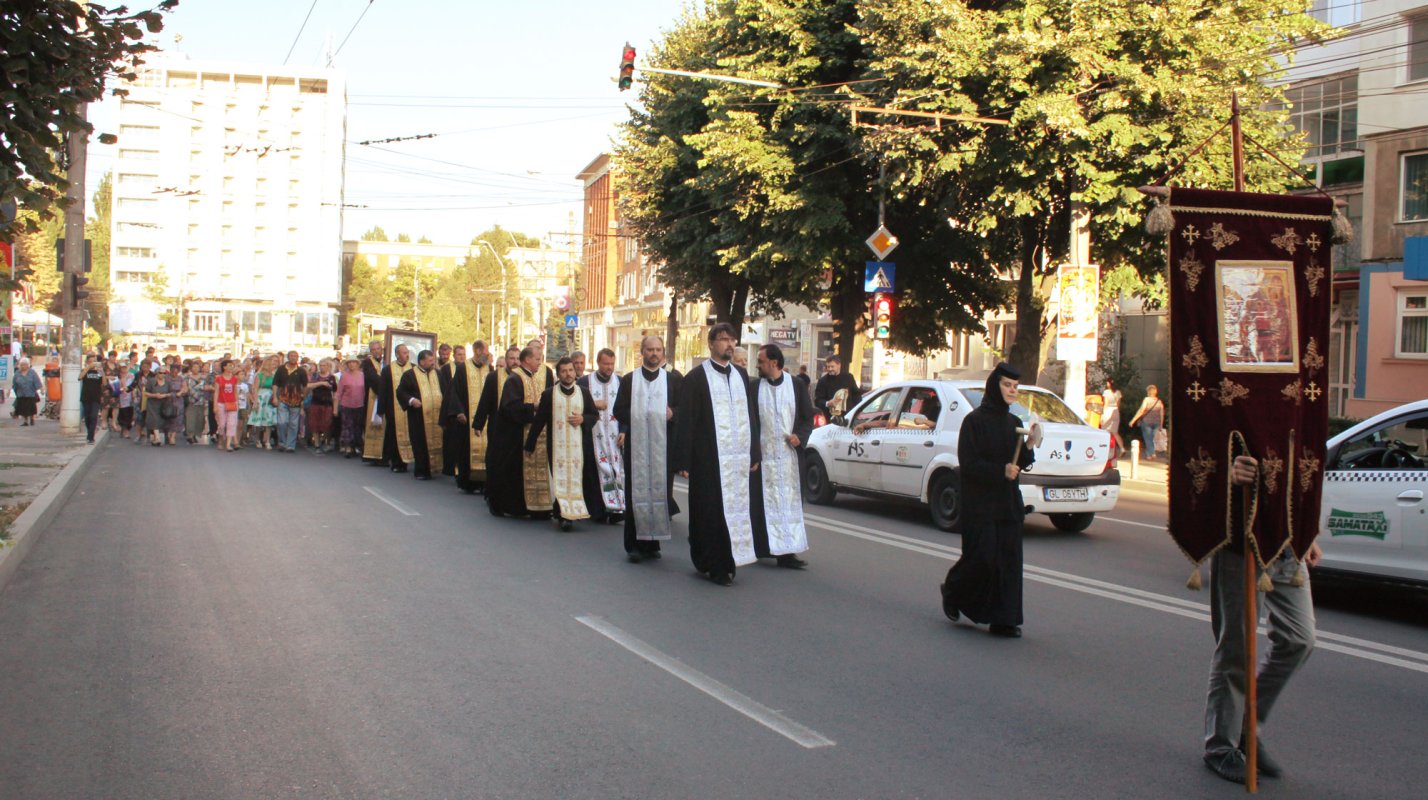 Pelerinaj cu icoana Maicii Domnului la Galați 55262