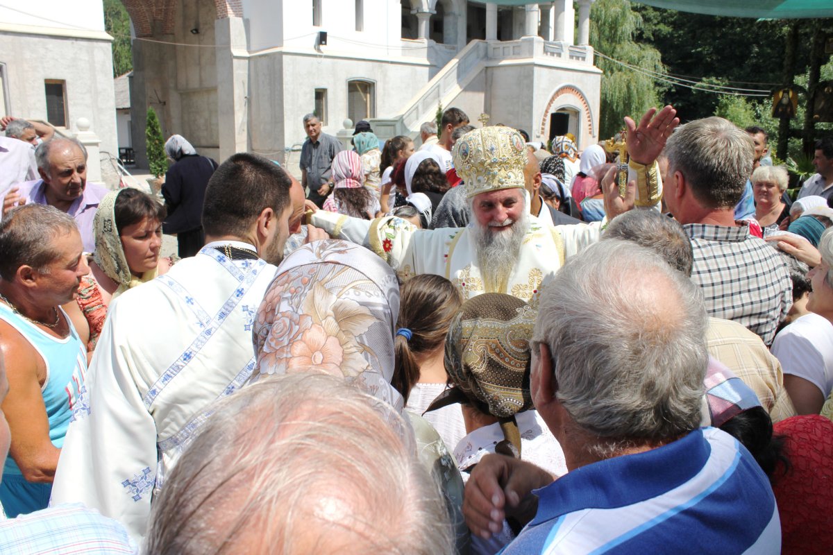 Sfinte Liturghii arhiereşti în Mitropolia Olteniei 55227
