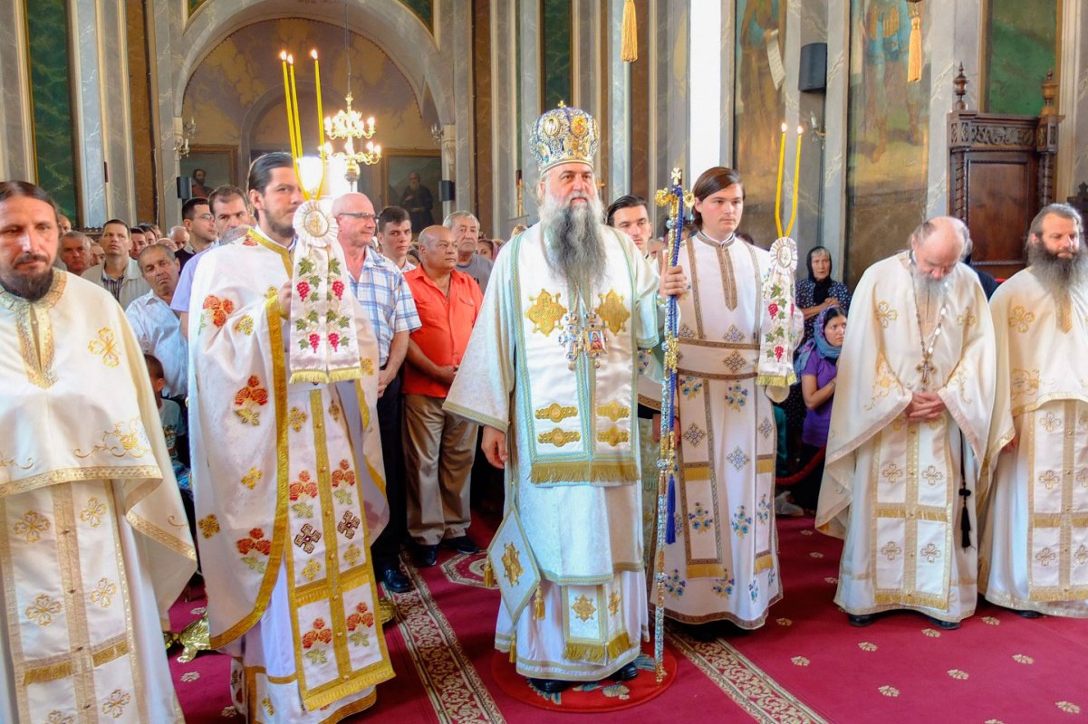 Sfinte Liturghii arhiereşti în Mitropolia Olteniei 55228