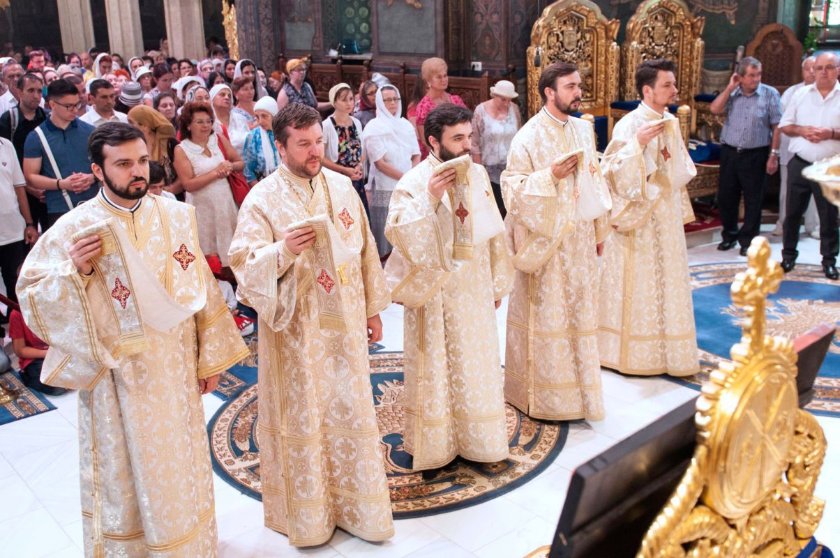 Slujiri arhiereşti în Capitală 55253