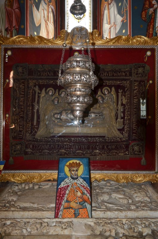 Candela Mariei Brâncoveanu veghează mormântul domnesc 55184