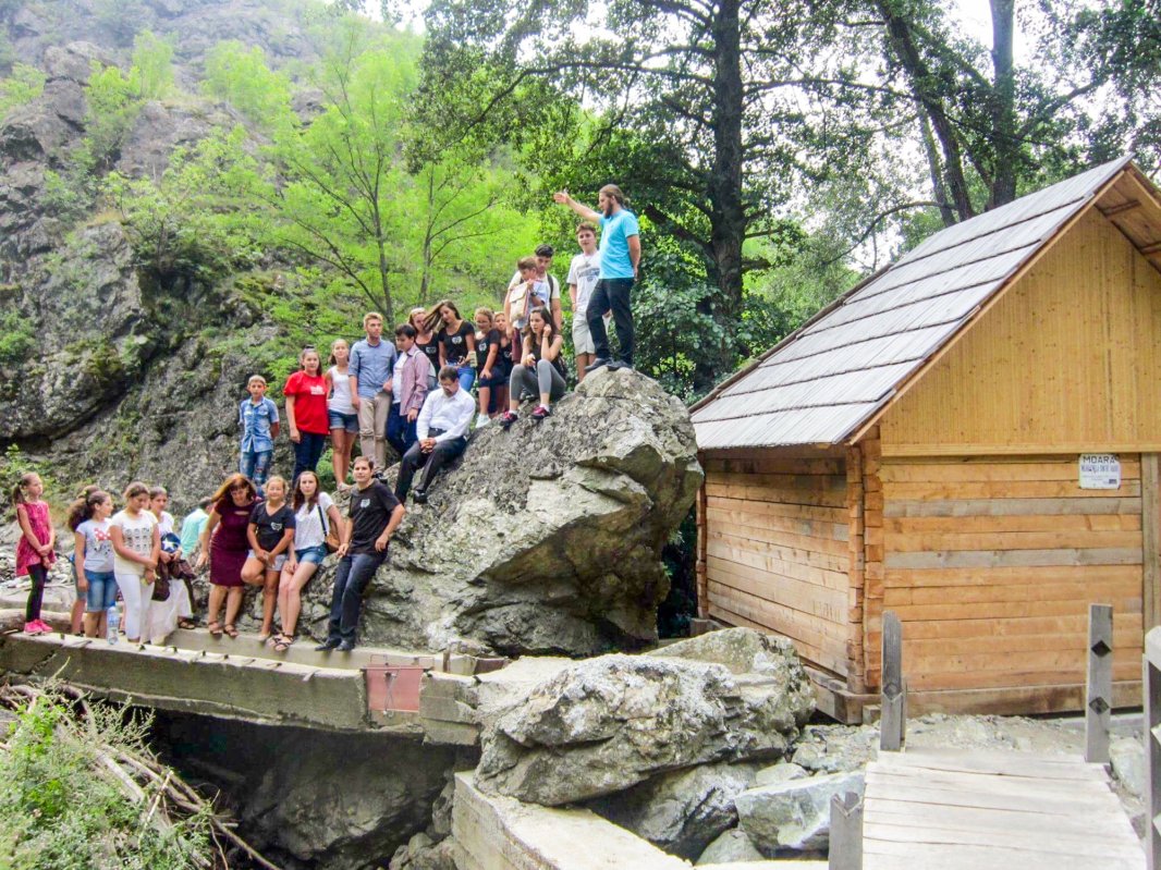 Tineri pelerini în Valea Almăjului 55168