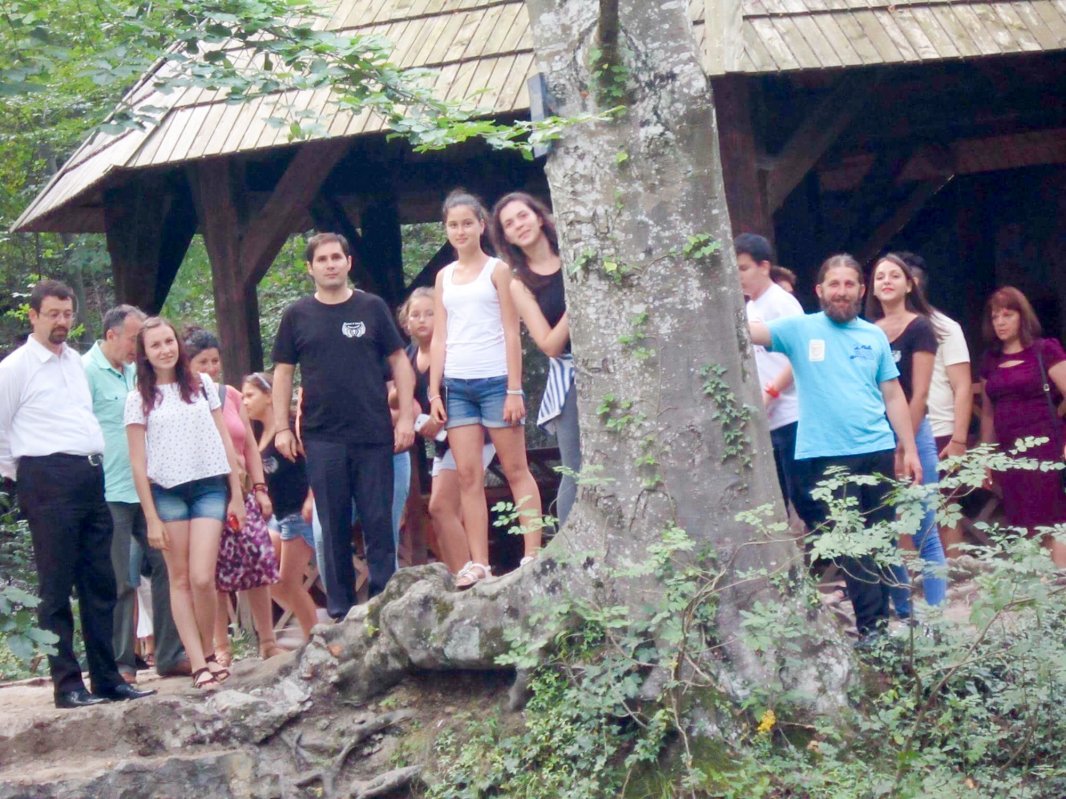 Tineri pelerini în Valea Almăjului 55169