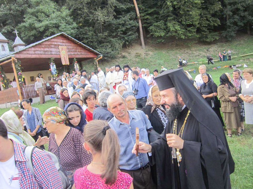 Tineri pelerini în Valea Almăjului 55170