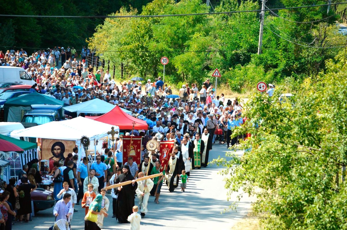 În liniște, fără cruce, am venit Măicuță Dulce 55084