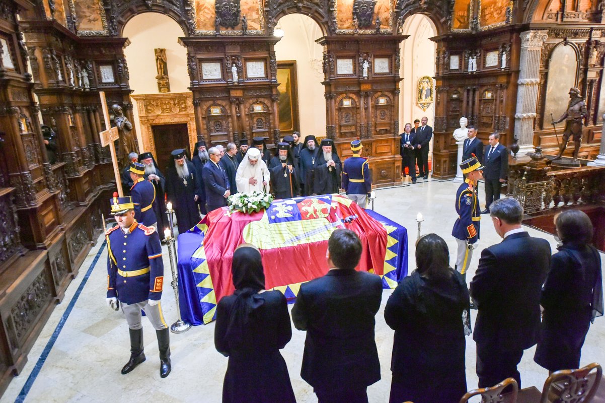 Omagiu adus Reginei Ana de către Patriarhul României 55116