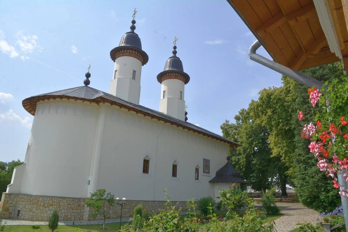 Zile de sărbătoare la Mănăstirea Varatic 55011