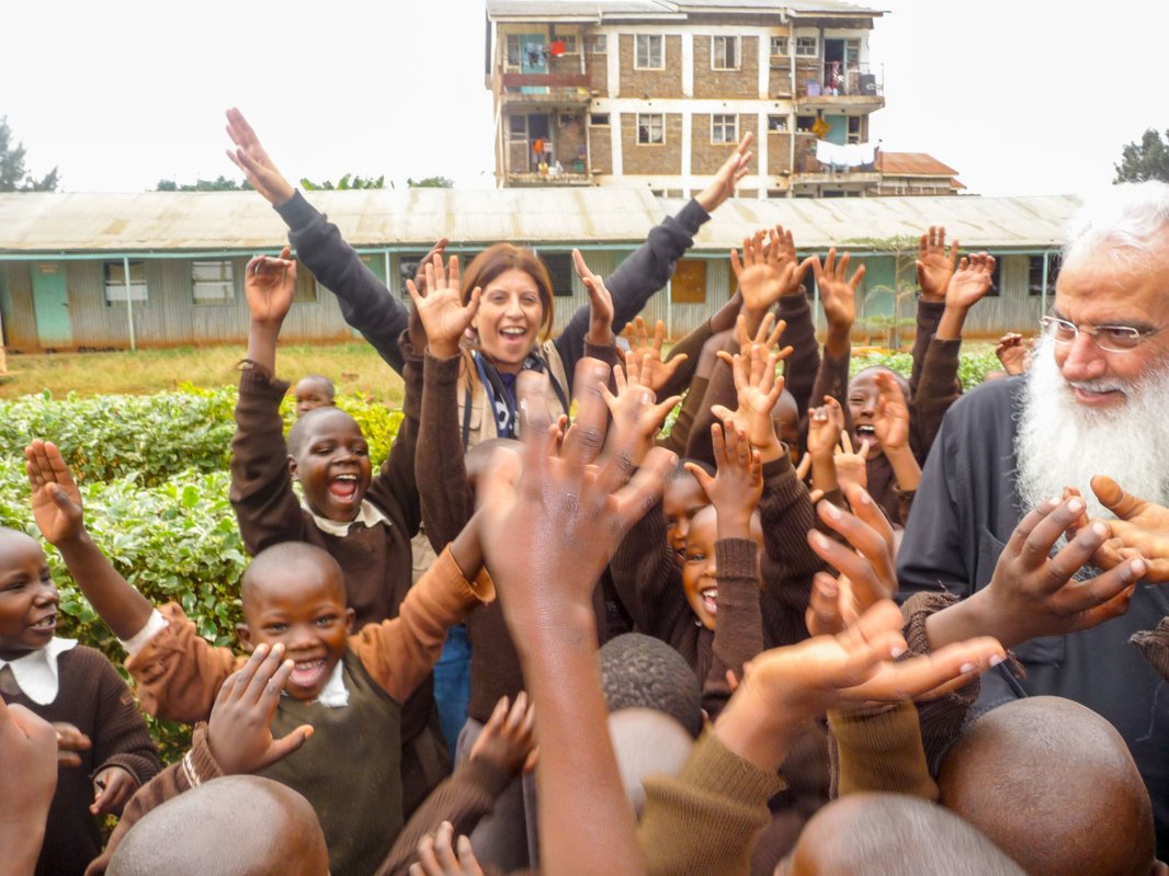 Medici voluntari ciprioţi ajută copiii din Kenia 54991