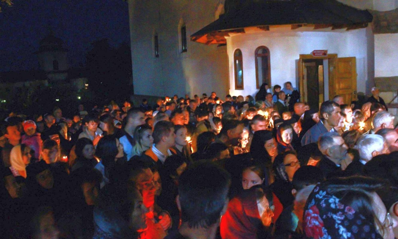 „La Mănăstirea Varatic, cerul s-a coborât pe pământ“ 54847